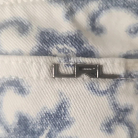 Lauren Ralph Lauren White Jeans with Blue Floral Pattern - Picture 5 of 6